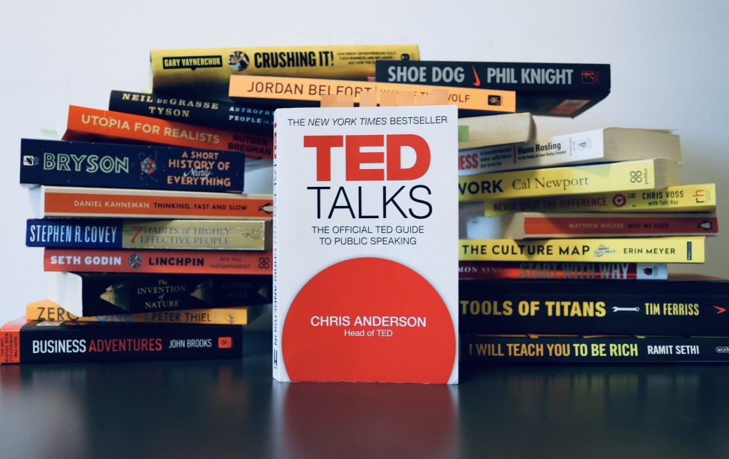 Libro de TED Talks que habla como reducir los nervios en las presentaciones.